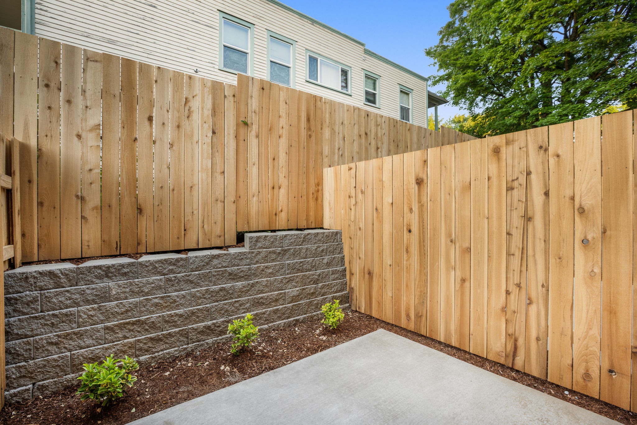 imgi 10 26 web or mls 2726 se 26th ave