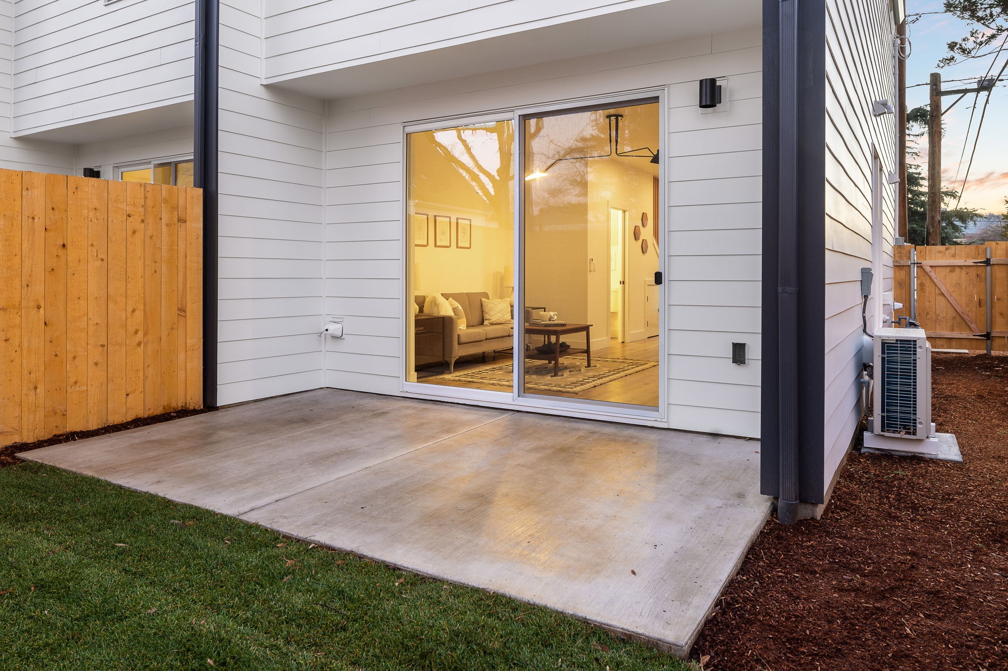 imgi 12 27 web or mls 5321 n yale st