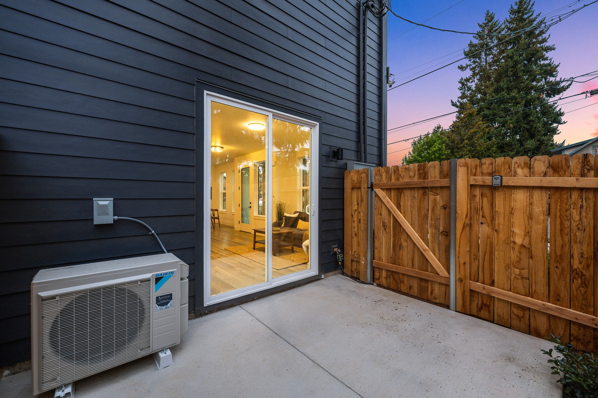 imgi 12 39 web or mls 6111 se 55th ave