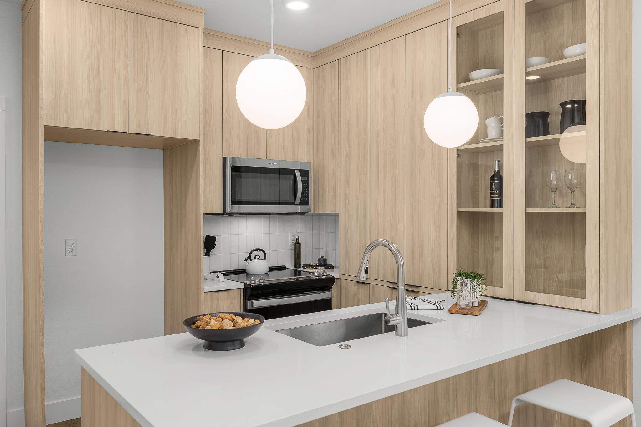 imgi 16 16 web or mls 3890 se 27th ave