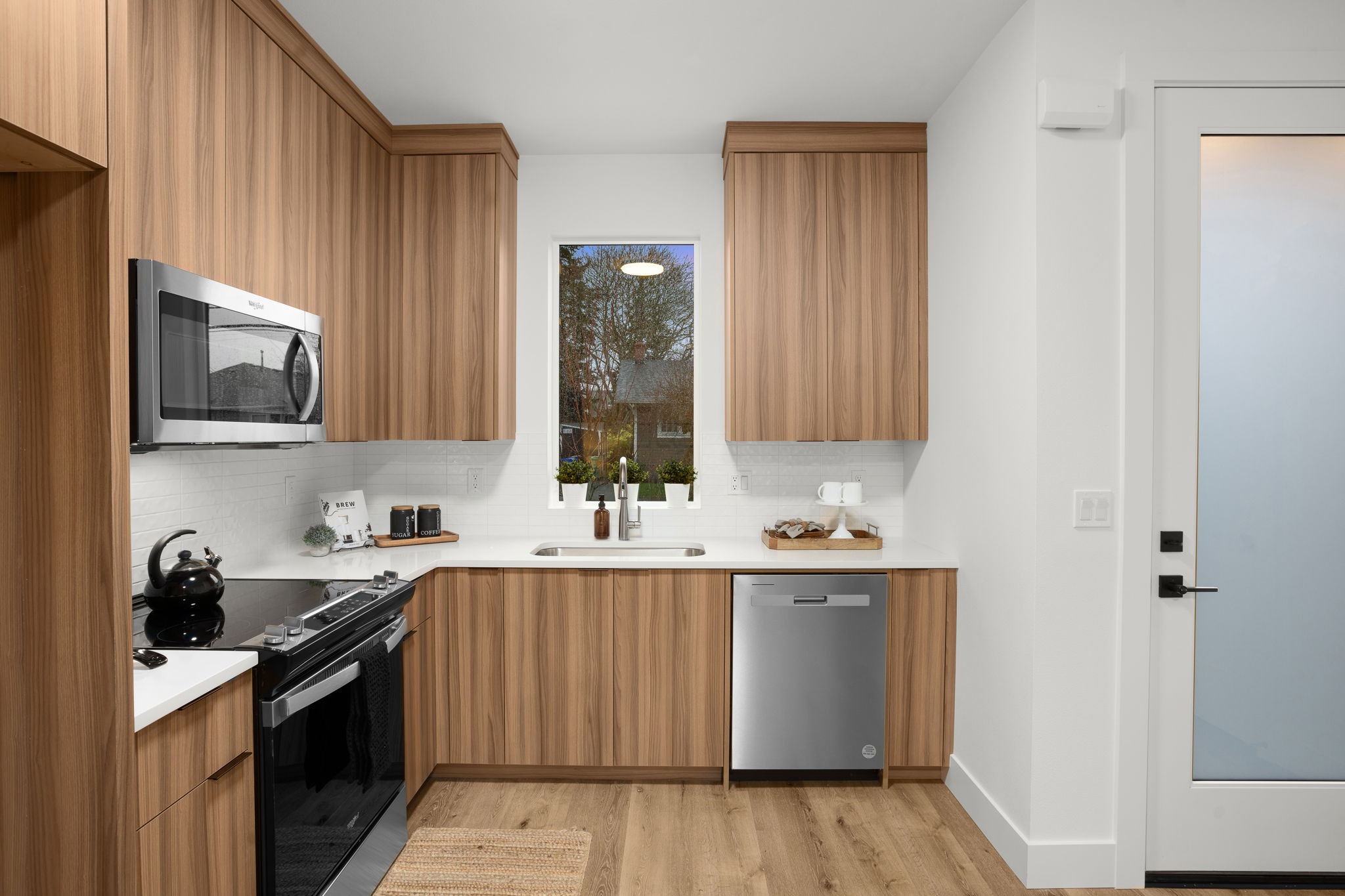 imgi 3 6 web or mls 5215 n maryland ave unit 3