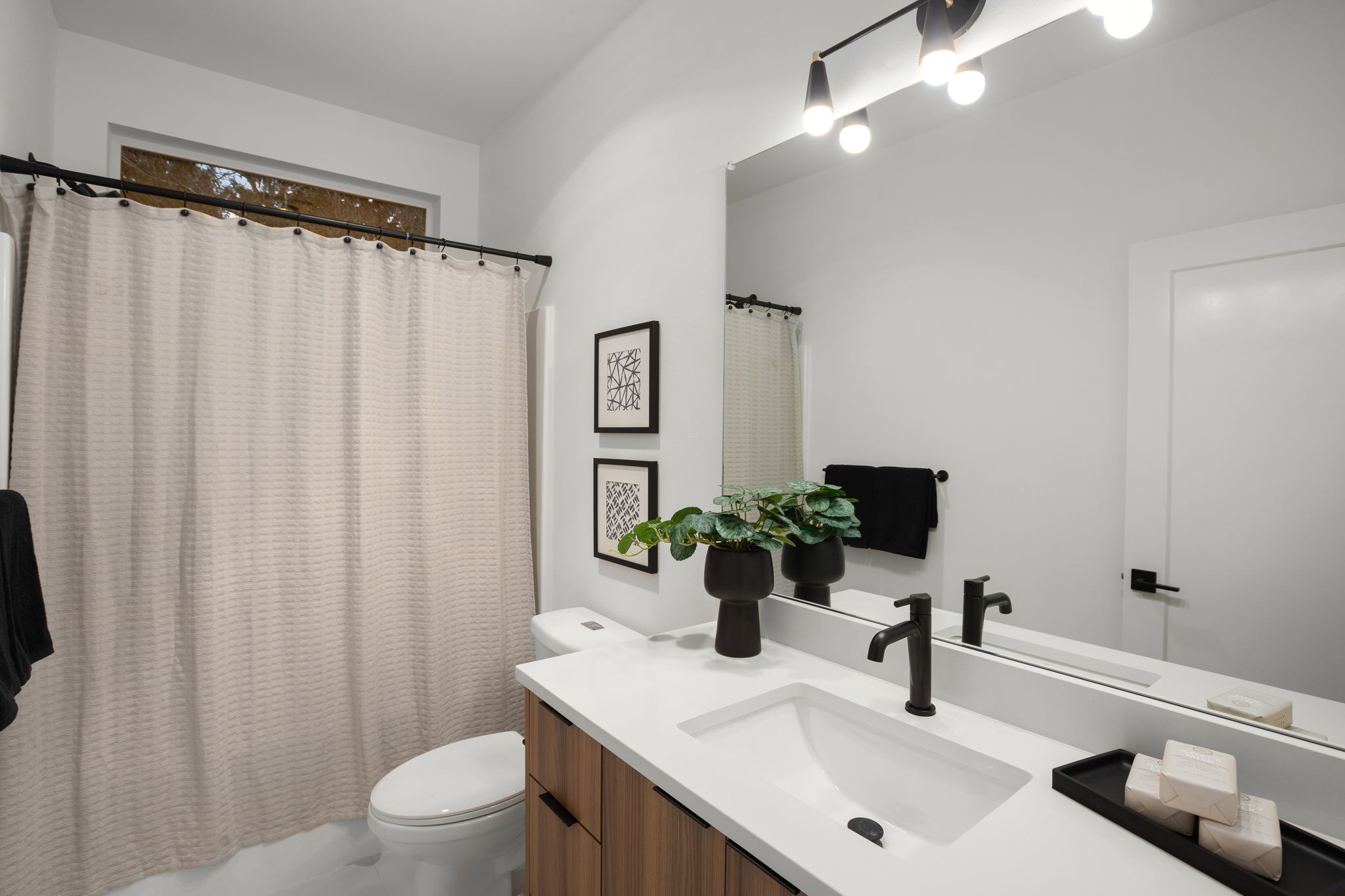 imgi 8 15 web or mls 5215 n maryland ave unit 3