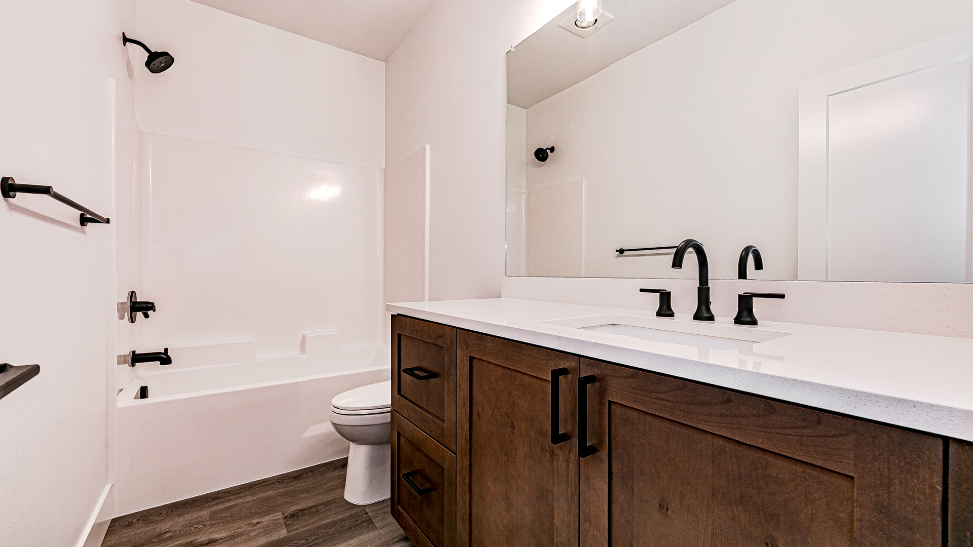 3955 N. Vancouver Ave. 0000 3B1A4285