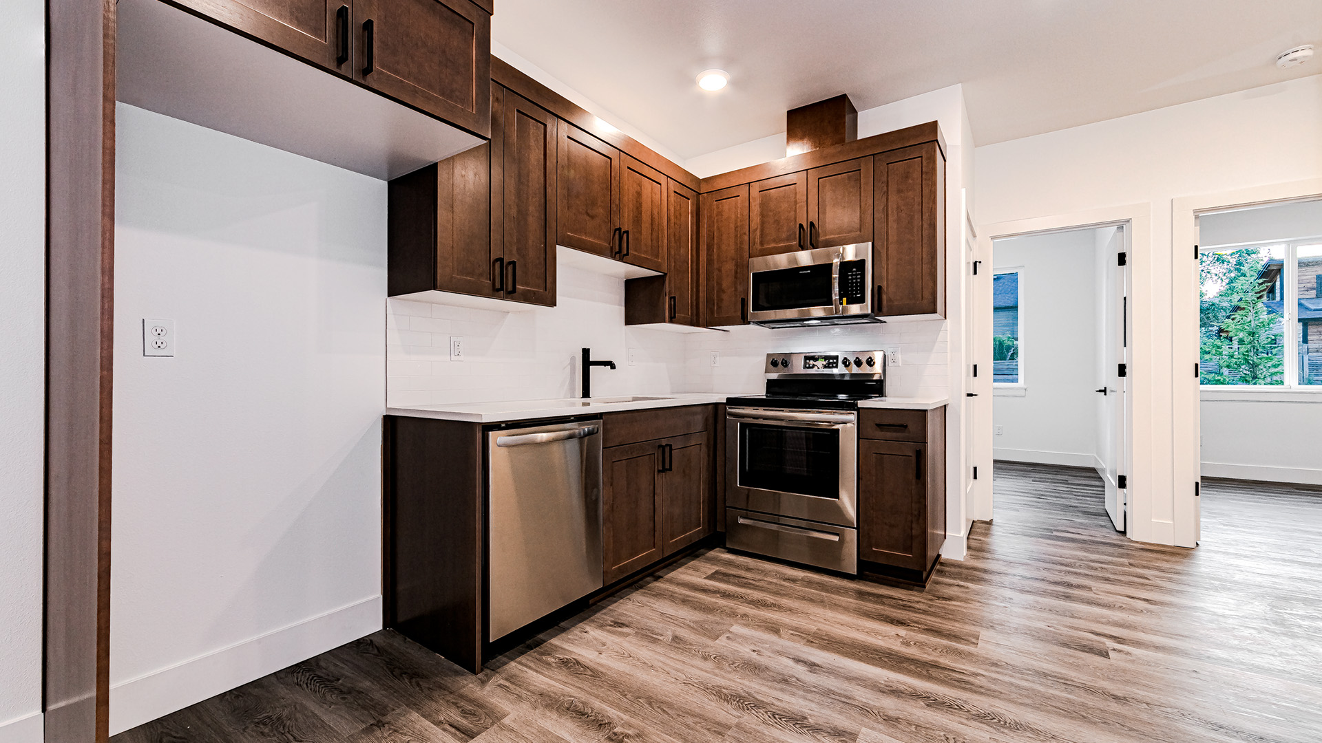 3955 N. Vancouver Ave. 0002 3B1A4271