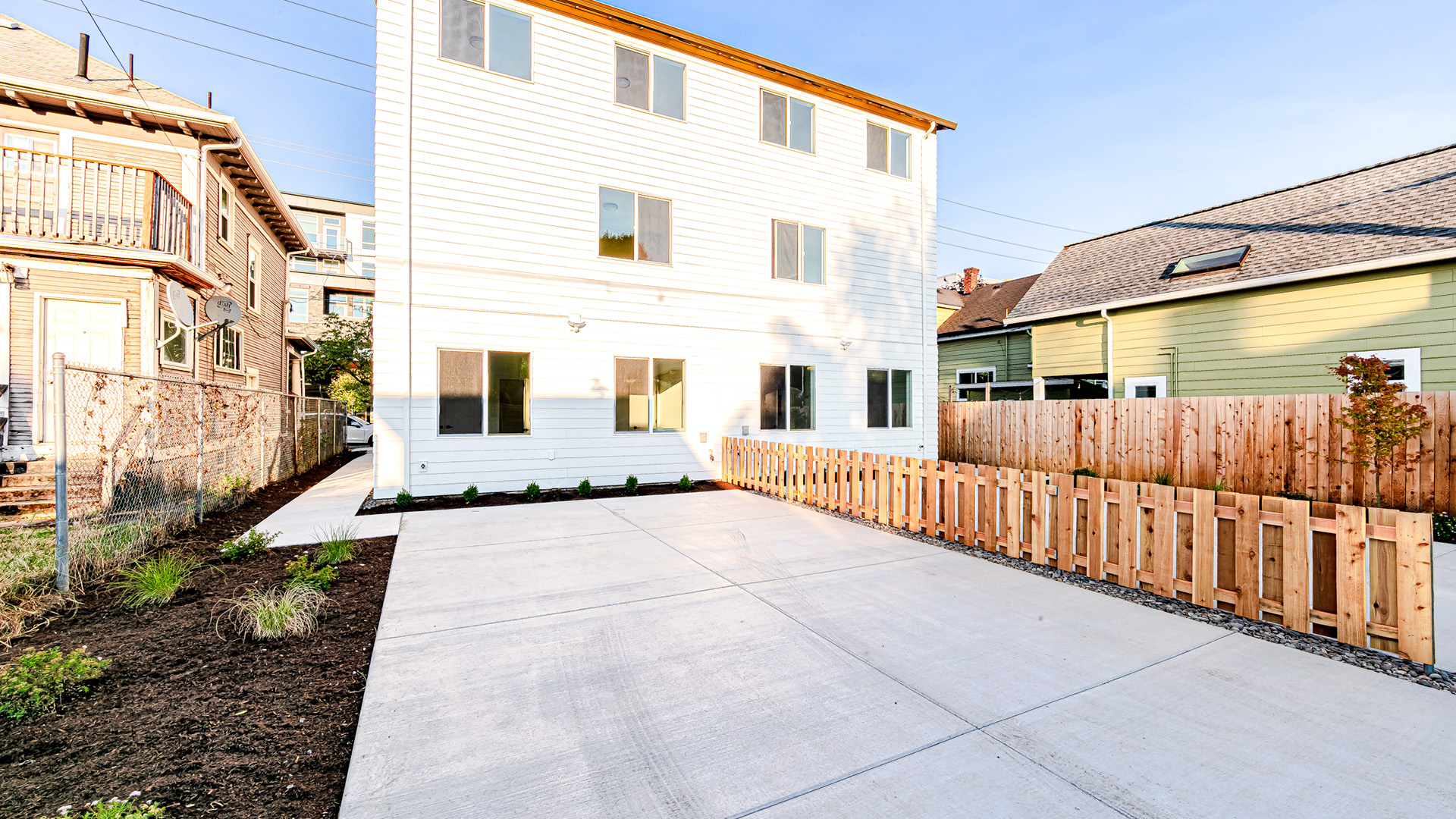 3955 N. Vancouver Ave. 0007 3B1A4205