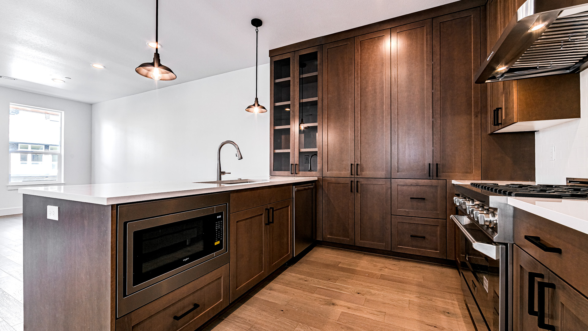3955 N. Vancouver Ave. 0015 3B1A4068